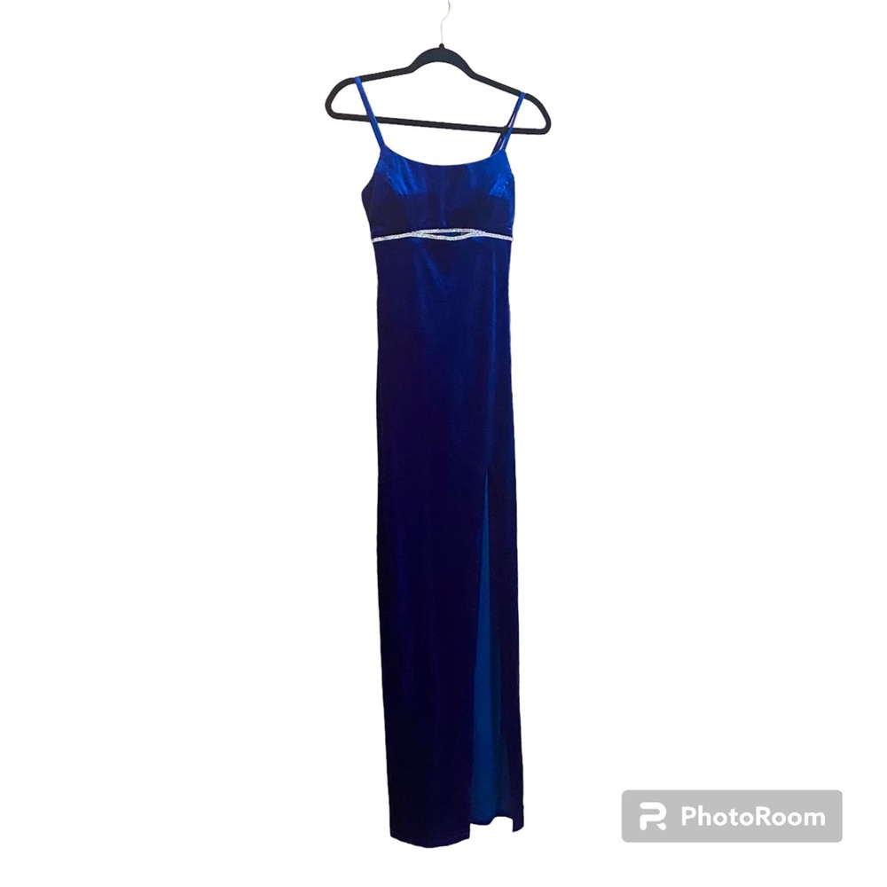 Formal Dress. Size XS. Excellent Condition. Worn only one time.